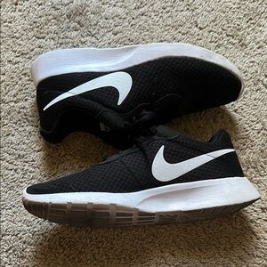 Nike Women’s Black & White Sneakers- Size 10